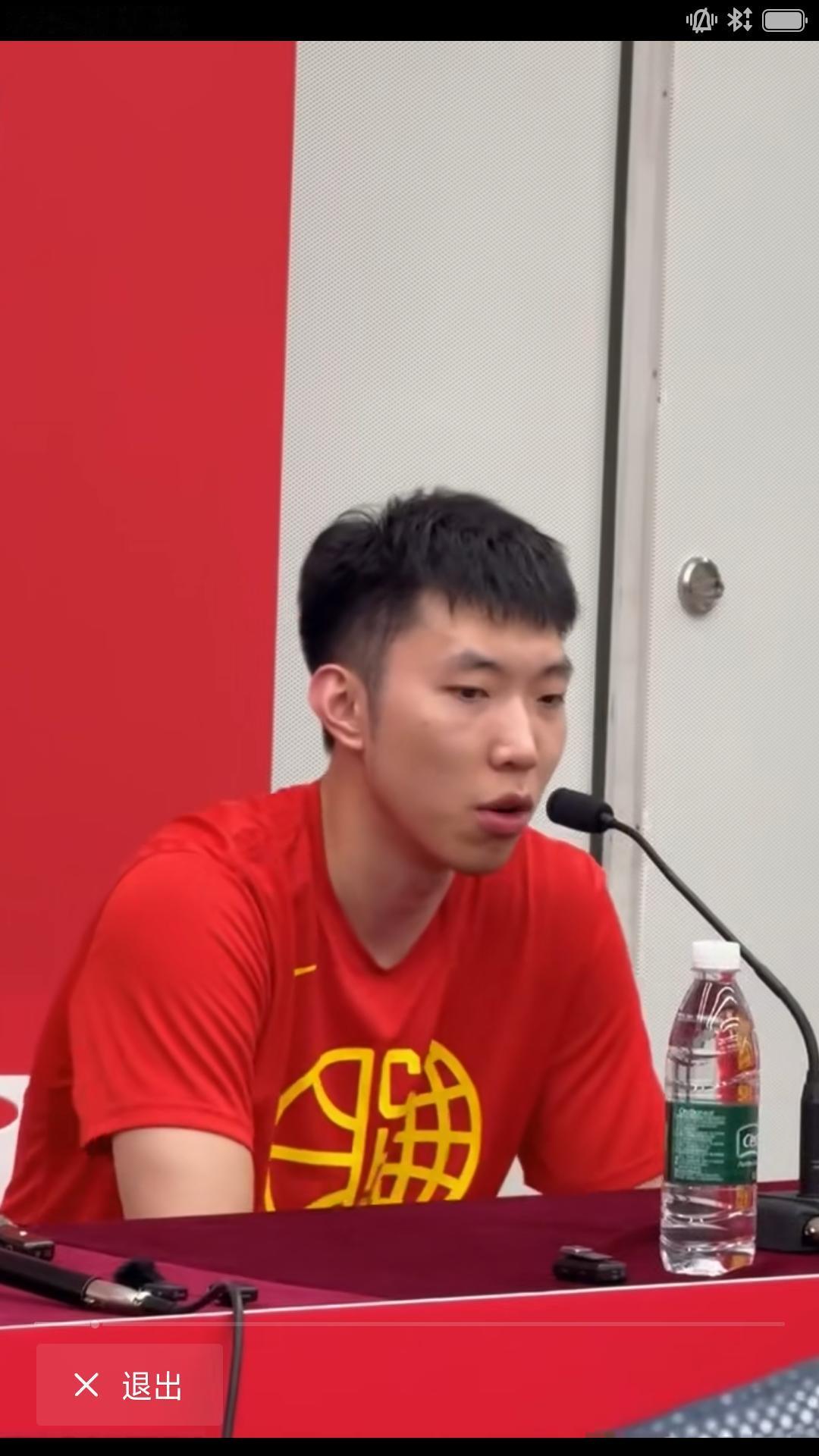 中荷男篮热身赛昨晚在杭州结束，中国男篮依靠廖三宁的出色发挥险胜荷兰队。赛后廖三宁