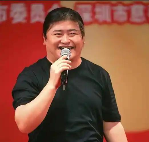 载入中华音乐史册的10位歌唱家
⑤刘欢
       刘欢是真的注定要被刻进中华