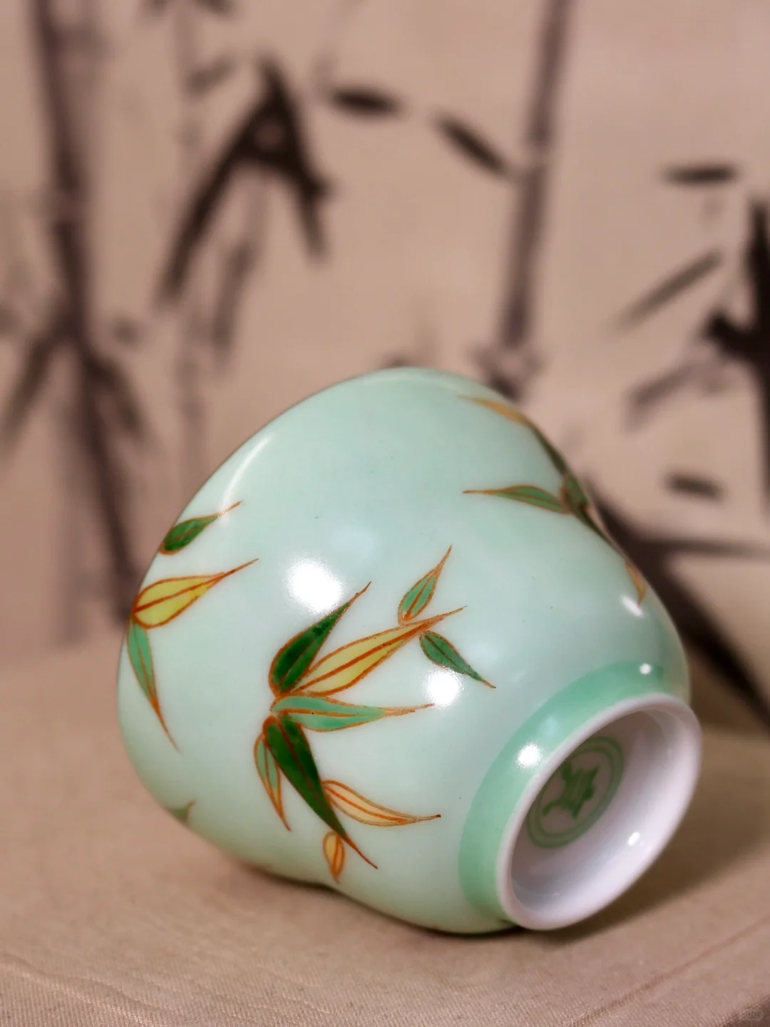 新品上架｜粉青地竹叶纹描金折腰杯～