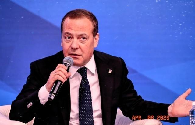 俄罗斯前总统梅德韦杰夫对美国和伊朗达成两周停火协议发表了自己的看法。他当地时间4