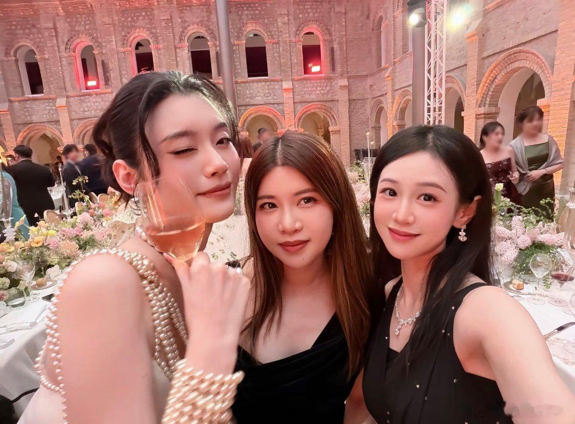 奚梦瑶婚礼第三套高定奚梦瑶婚礼第三套奚梦瑶婚礼第三套高定，好状态就是幸福最好的证