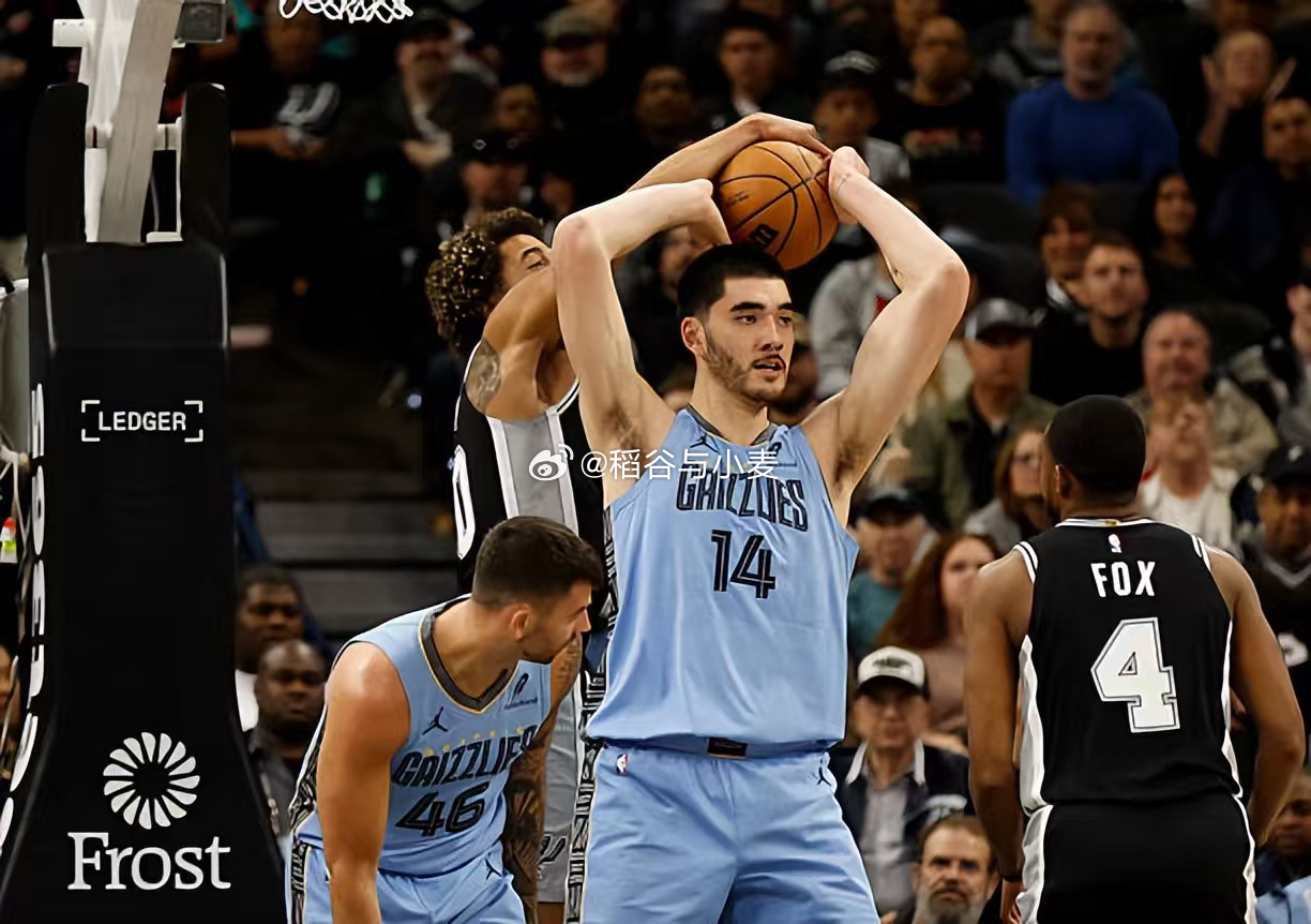 扎克-伊迪复出后，灰熊的战绩是5胜3负，他复出前，灰熊的战绩是4胜10负，他目前