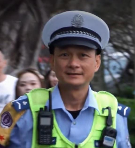 抓住2026年辅警改革的红利！

1. 锁定身份与待遇升级为基础红利；

2. 