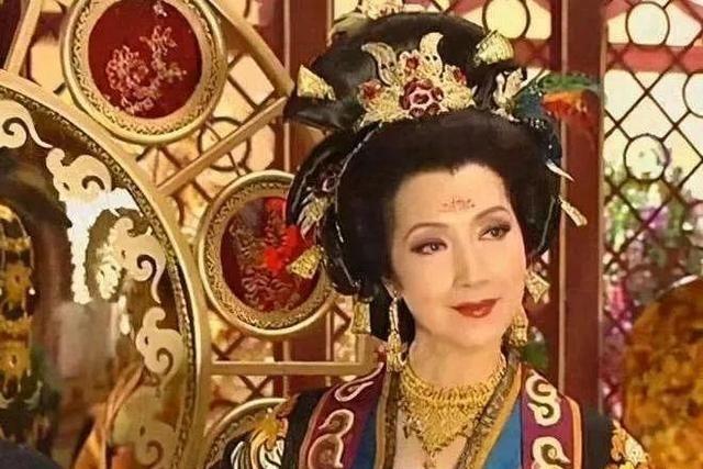 809年，唐宪宗趁郭贵妃不在宫里，想临幸她的宫女郑氏，他说：“听说相士算出，你可
