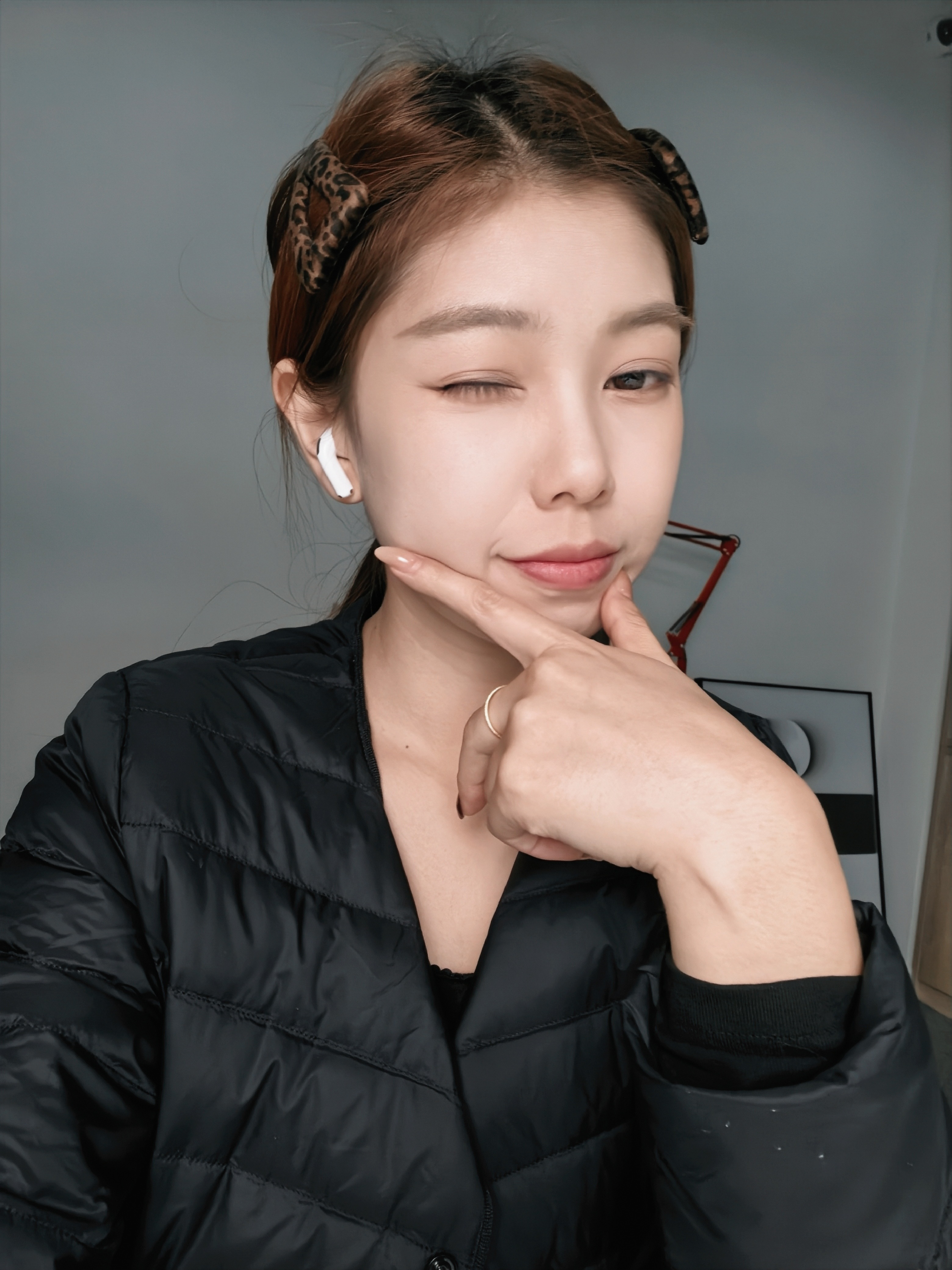 吼冷，吼冷🥶，小羽绒服穿上了[挖鼻] ​​​