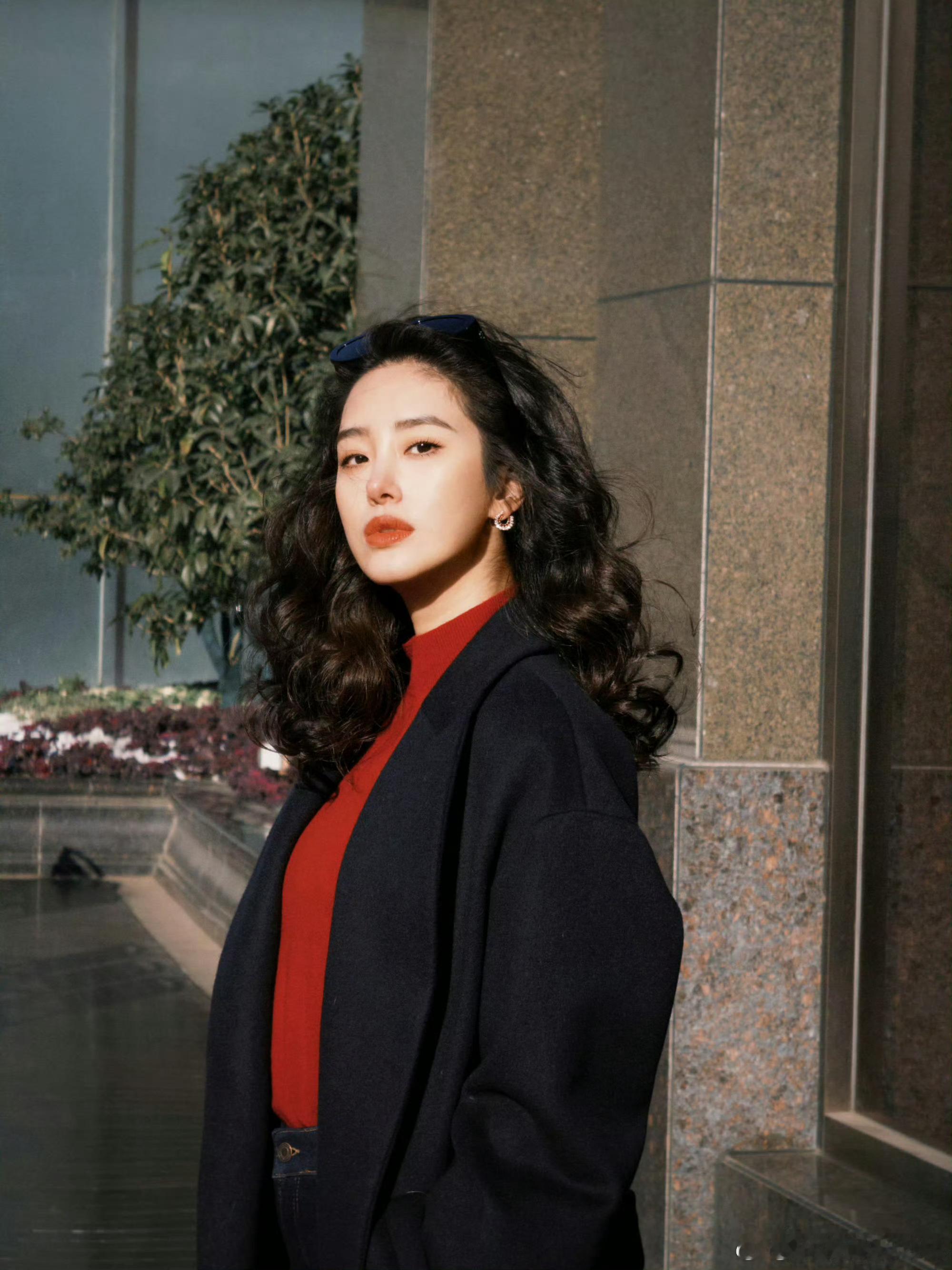  于正晒的杨采钰古装，是从古画里走出来的吧？于正发的杨采钰 《金吾不禁》里她一身