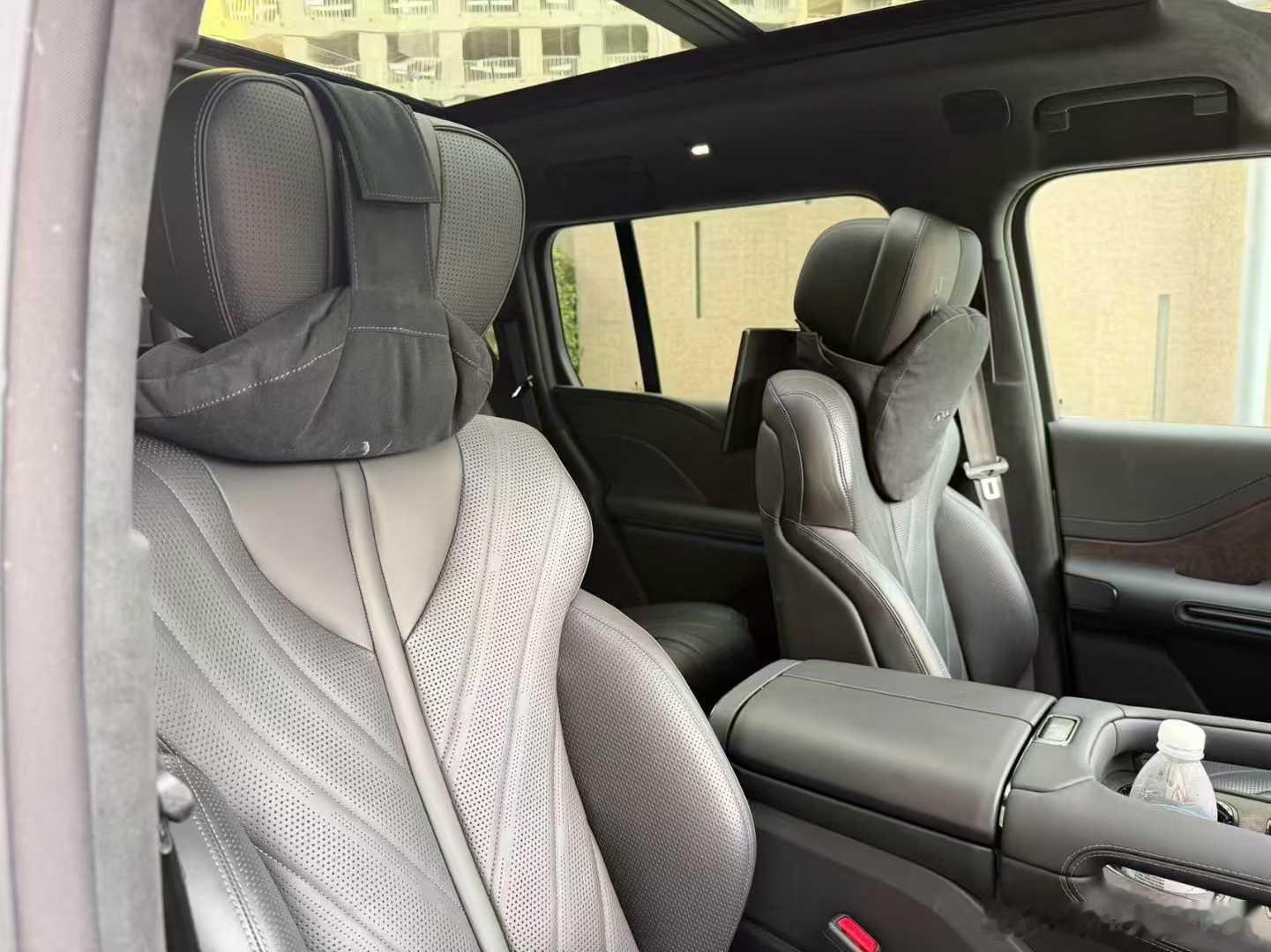 仰望U8 豪华版 蓝外黑内 加急寻伯乐，25年落户， 1.3万公里，车主报价70