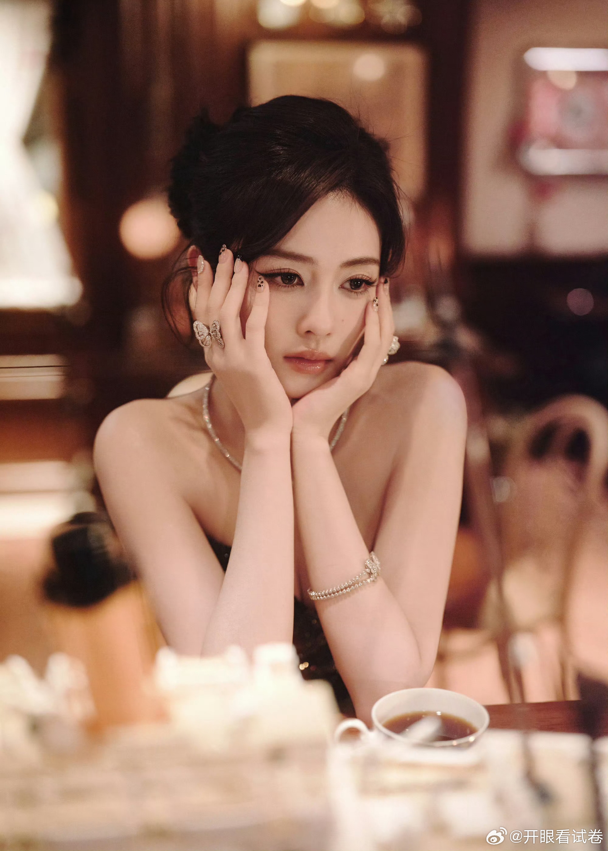 白鹿微博之夜第二套，演绎Rahul Mishra2026春夏高级定制，闵塔鲨好喜