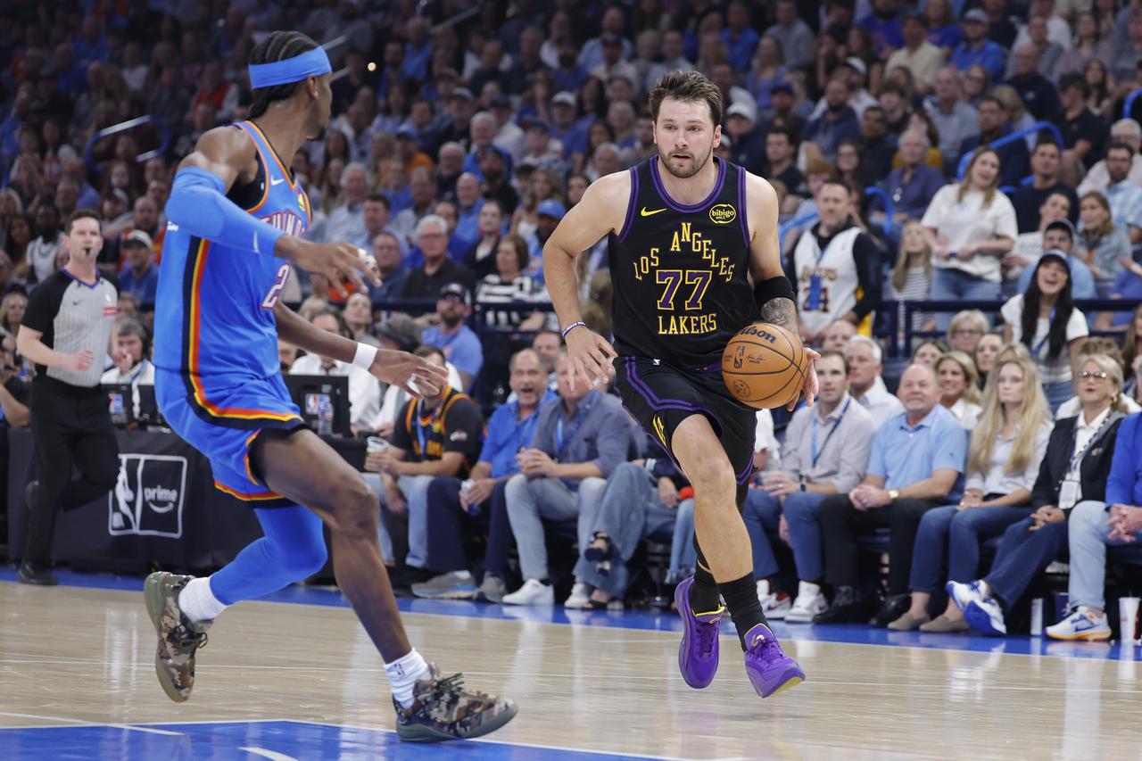 NBA季后赛次轮G2全战罢，东西部有三组打出2-0，仅马刺森林狼战成1-1！这轮