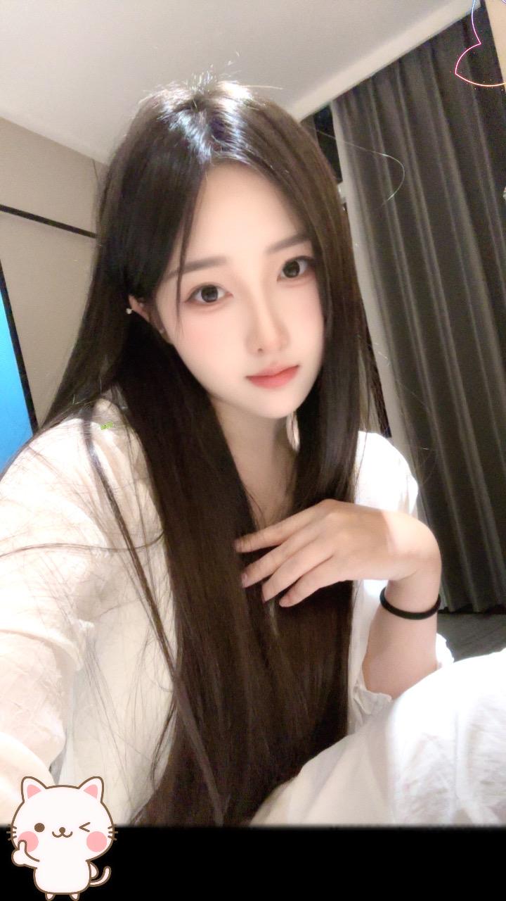 爱的方式就是为你花钱，帮你解决事情，见不得你受半点委屈，护你周全，其它都是表演。