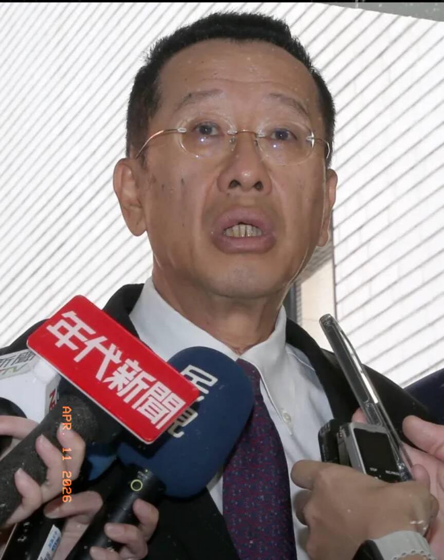 就在刚刚
台“国防部长”顾立雄发表声明，

4月10日，针对国民党缺席民进党安排