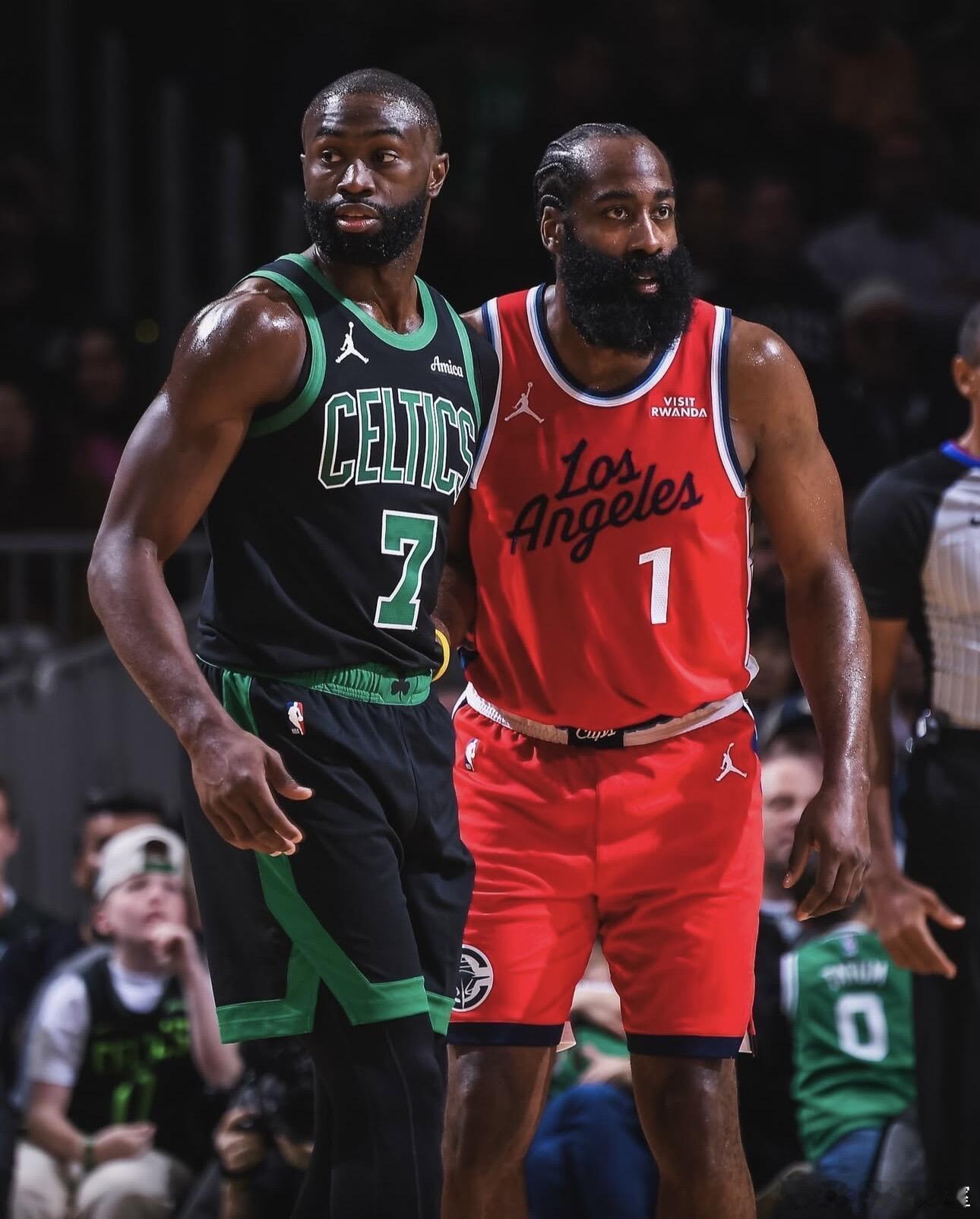 绿军主场121-118险胜快船，惊魂一战守住胜利！从一度领先22分到终场仅胜3分