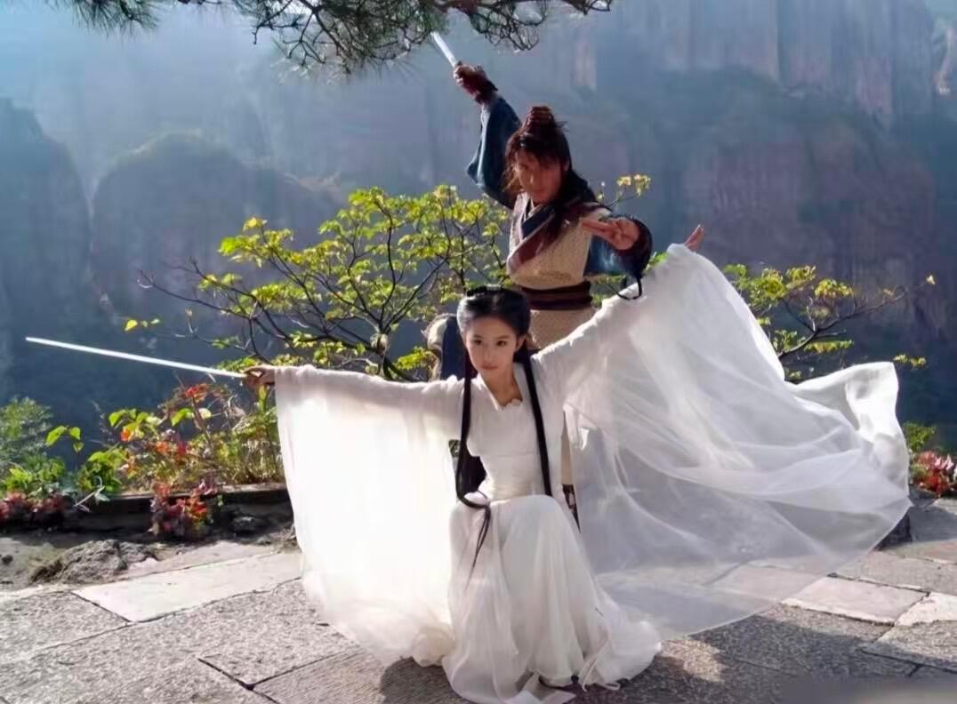 北方有佳人， 一故倾人城，再顾倾人国…..