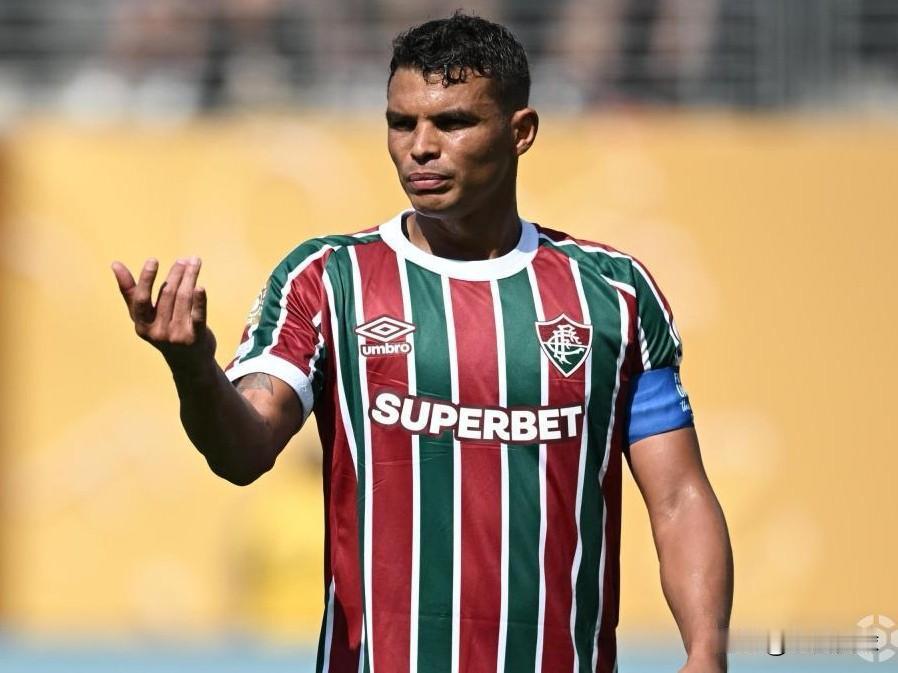 米兰正考虑冬窗签回41岁的蒂亚戈-席尔瓦…面对即将到来的冬季转会窗口，红黑军团内