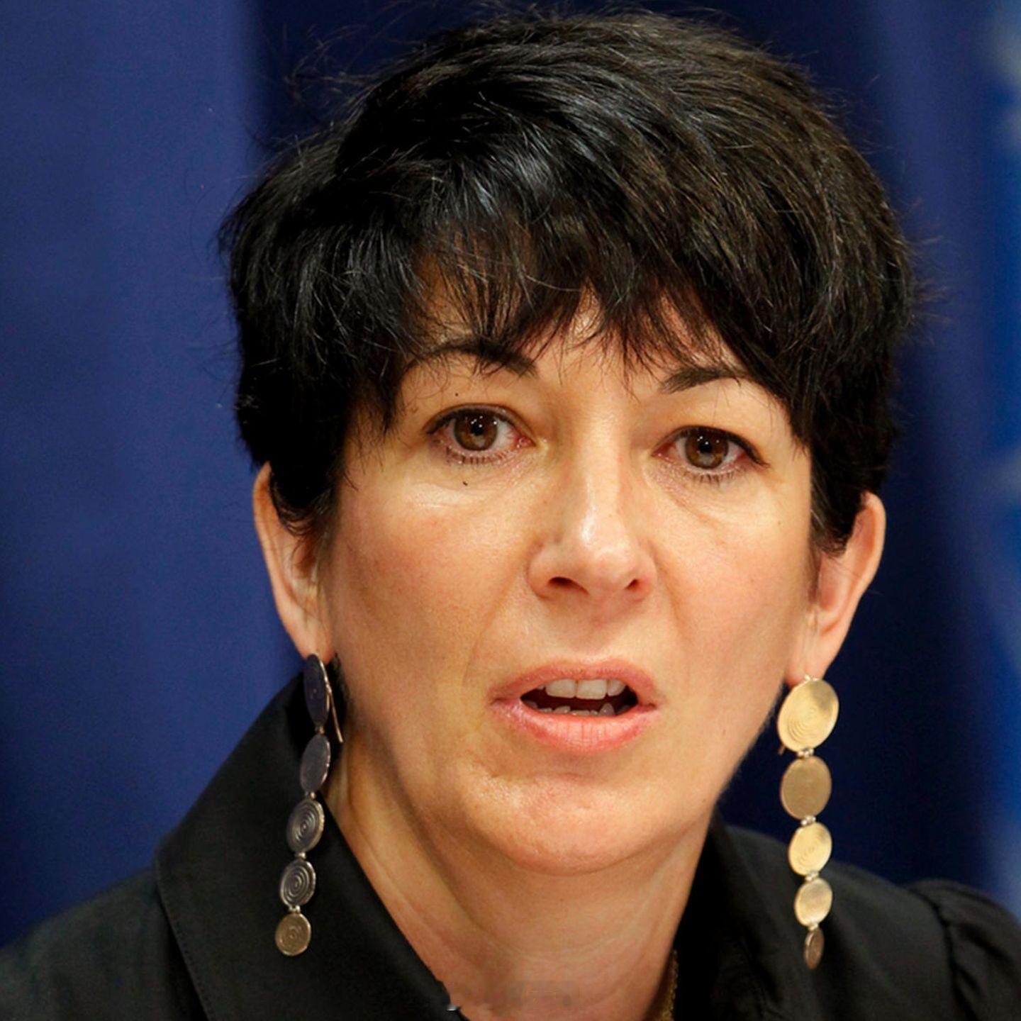 紧急消息：网上疯传的帖子称，吉丝莱恩·麦克斯韦尔昨晚自杀身亡。就在她计划就爱泼斯