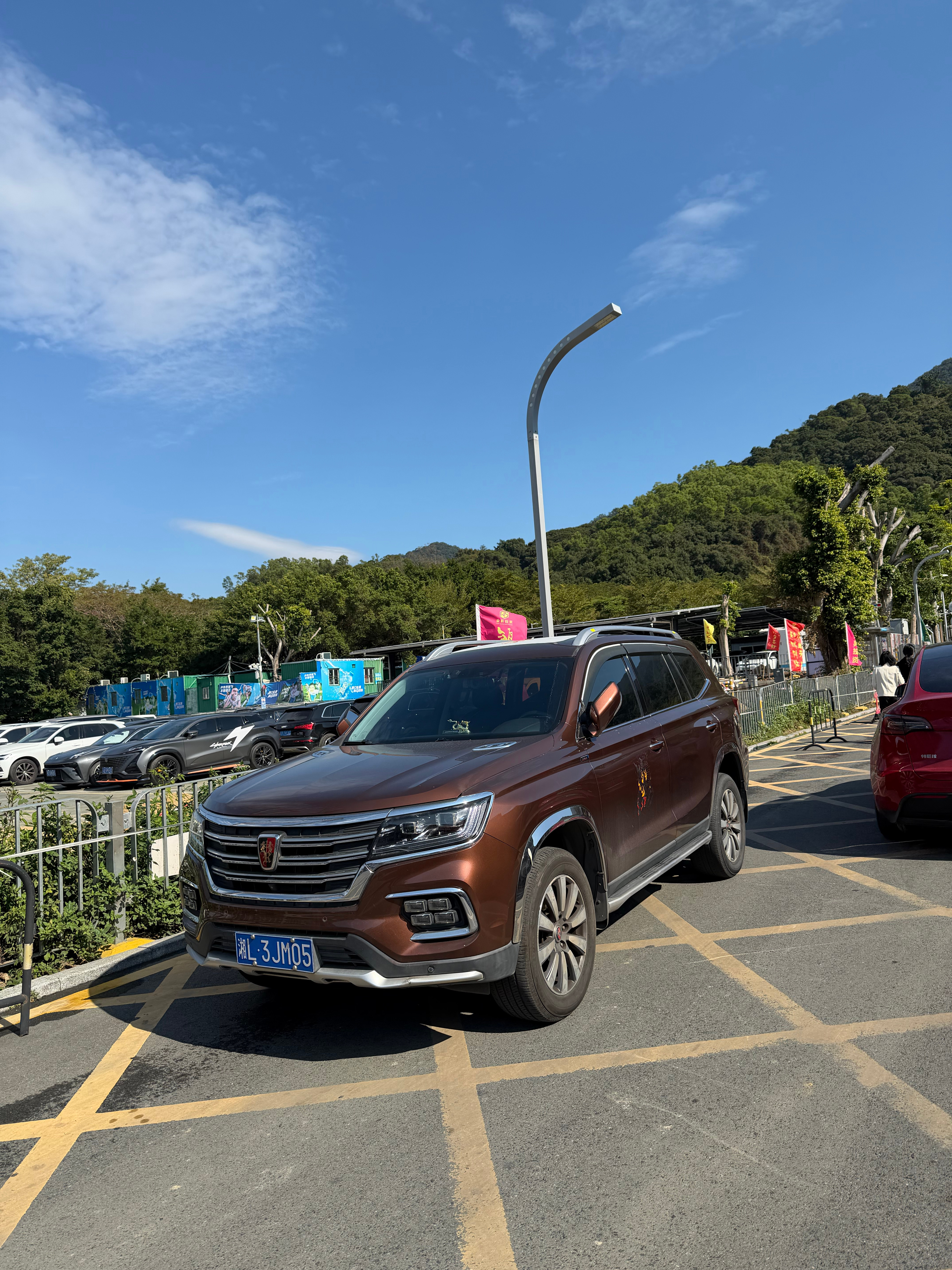 很久没见过这样收镜子，角度那么大的车了