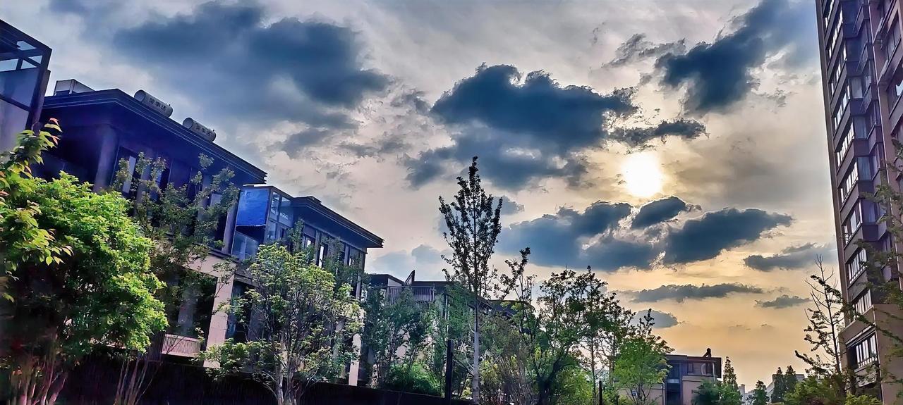 春日生活打卡季春日小区的夕阳！