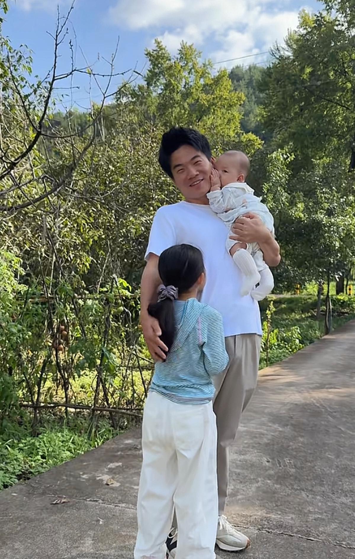 当老贾被全网唱衰，他说老罗是“黑嘴”时，他以为他的“敌人”是老罗，却忘了：“经济