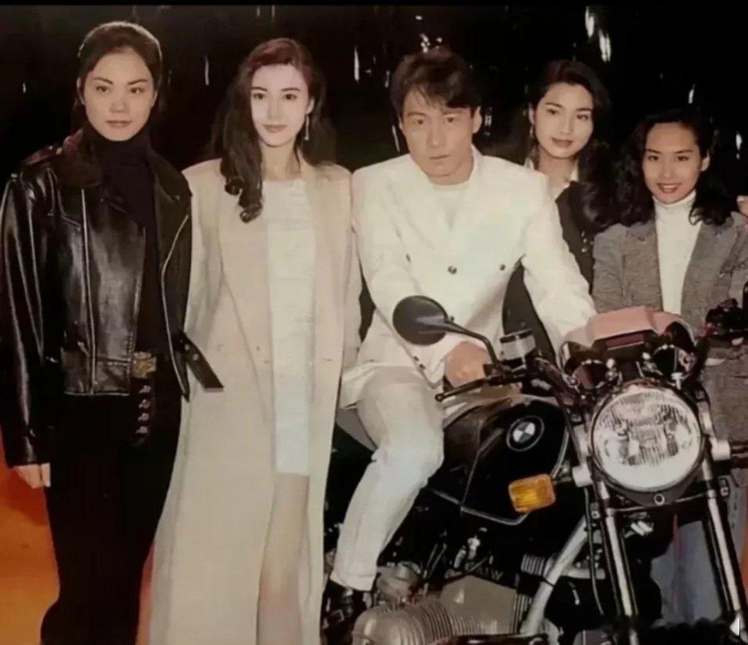 怪不得说李嘉欣不上镜 美人真是在一群美女里更突出王菲站在李嘉欣旁边都成了傻大个 