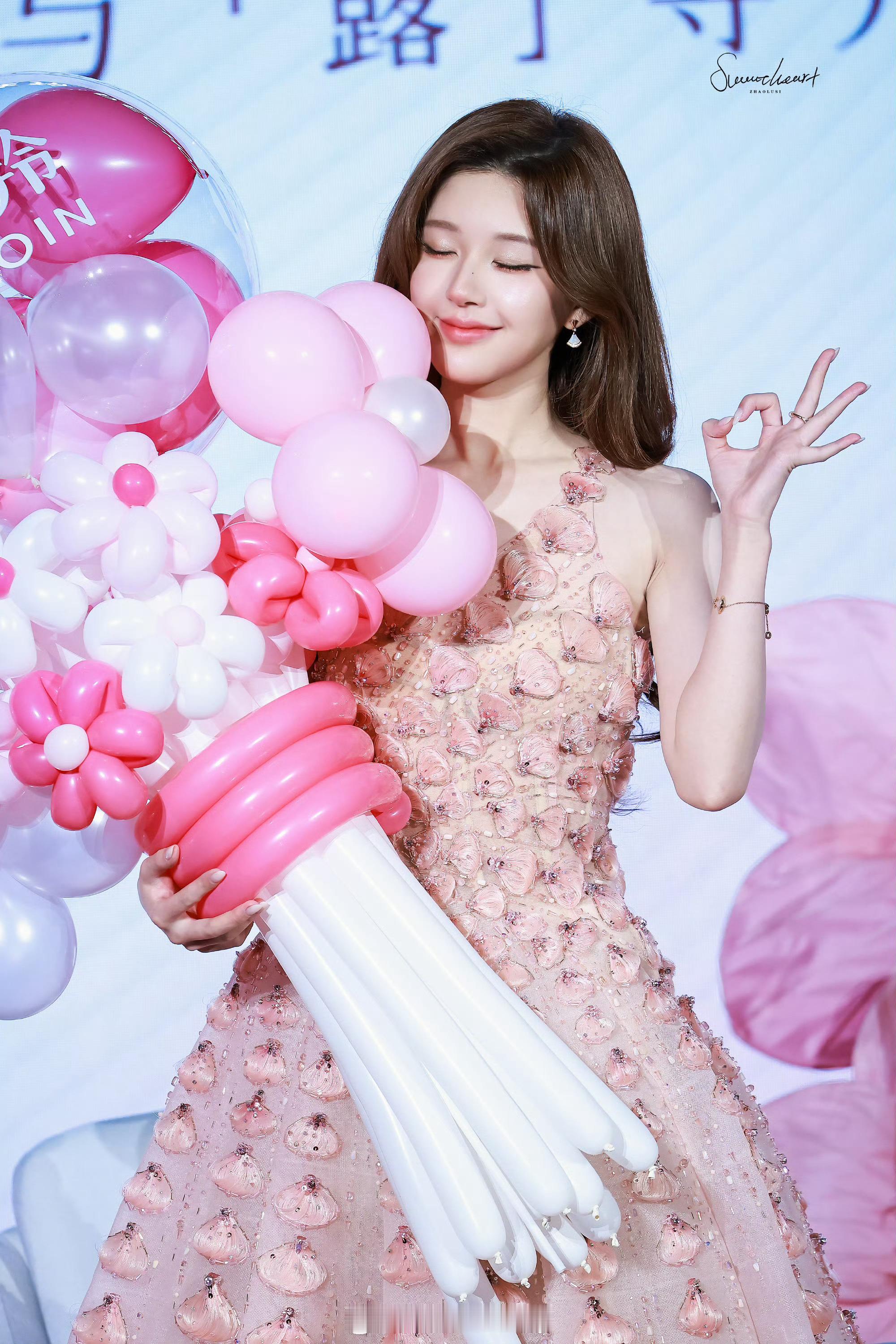 赵露思今天状态是真的好，元气满满 