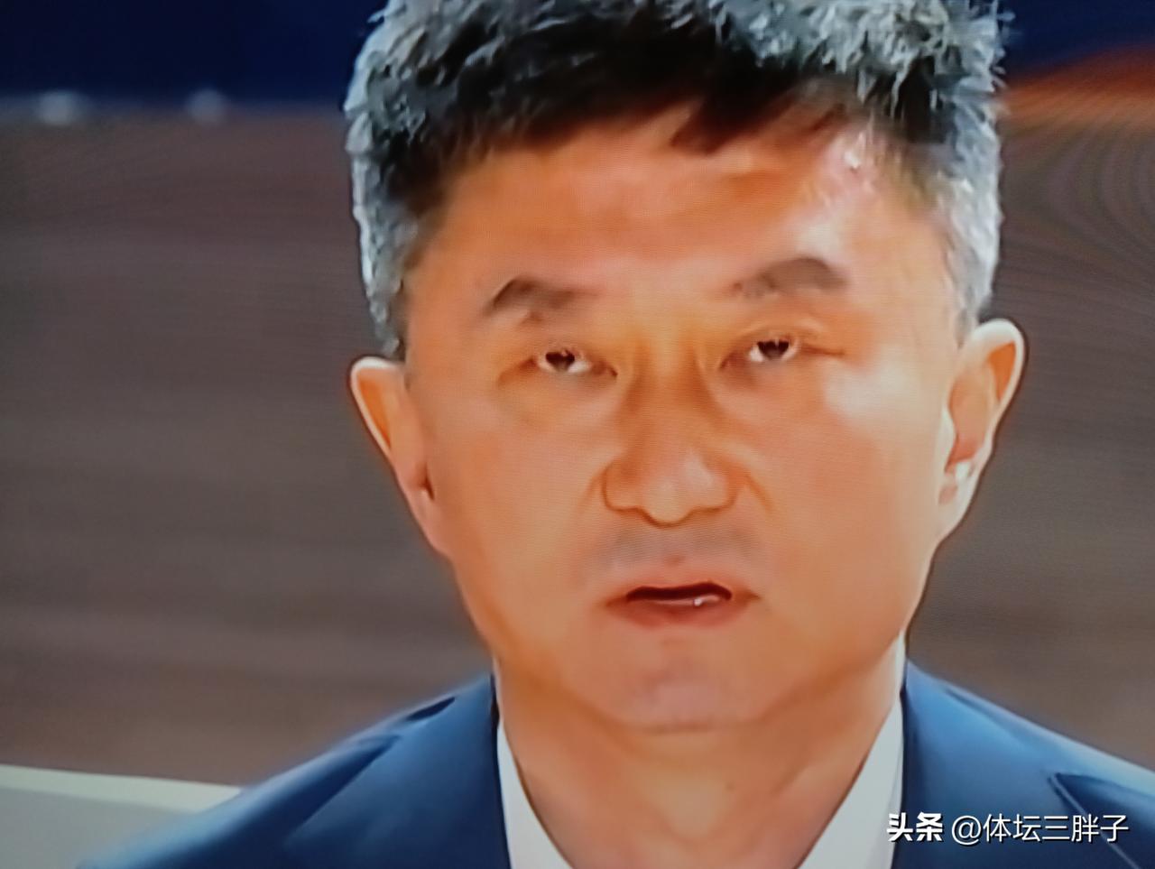 五上五下已经出了多少洋相？闹了多少笑话？估计广东球迷都数不清了，但是，杜峰还是乐