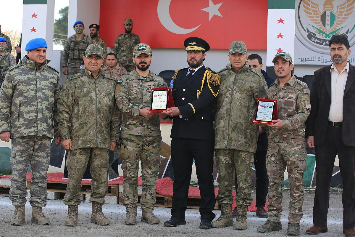 近期美军舰艇访问柬埔寨云壤基地，引发国际关注。此举正值中美在东南亚博弈加剧之际，