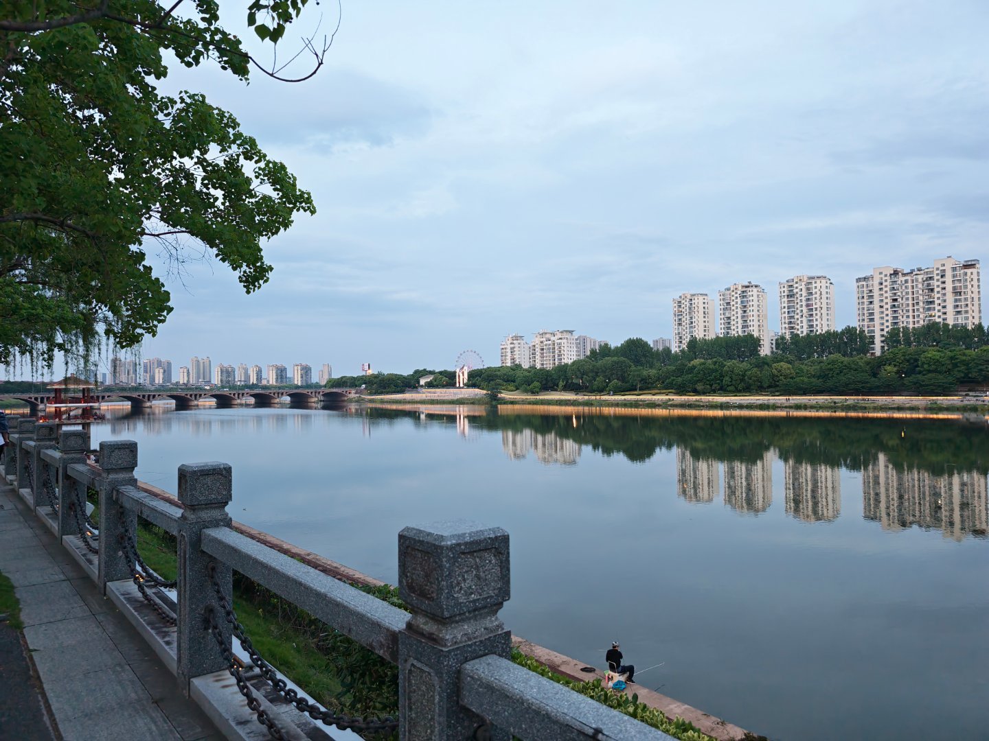 马年跑个马 今天依旧慢跑，感觉越来越慢，哈哈，心率也越来越慢，这样挺好80迈腿计