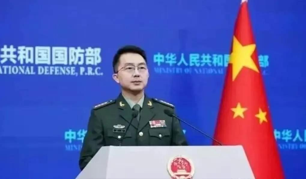 就在特朗普批准出售武器装备给台湾后，中国首次以“武力”威慑美国，中国公开表态：解