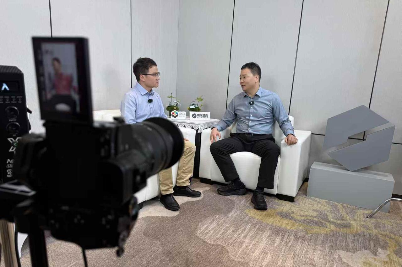 经过几个月筹备，终于独家专访到了机械革命创始人潘春节先生。

25年，机械革命一