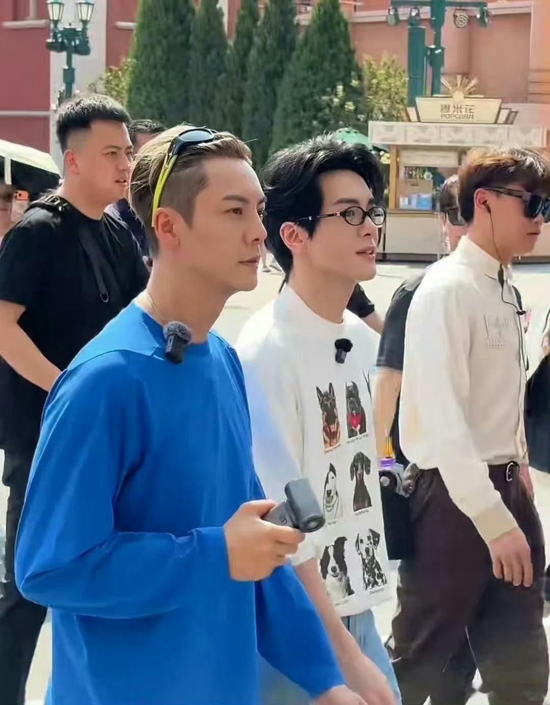 环球影城偶遇陈伟霆曾舜晞九门陈伟霆曾舜晞这波剧宣太会了，把并肩情谊从戏里延续到戏