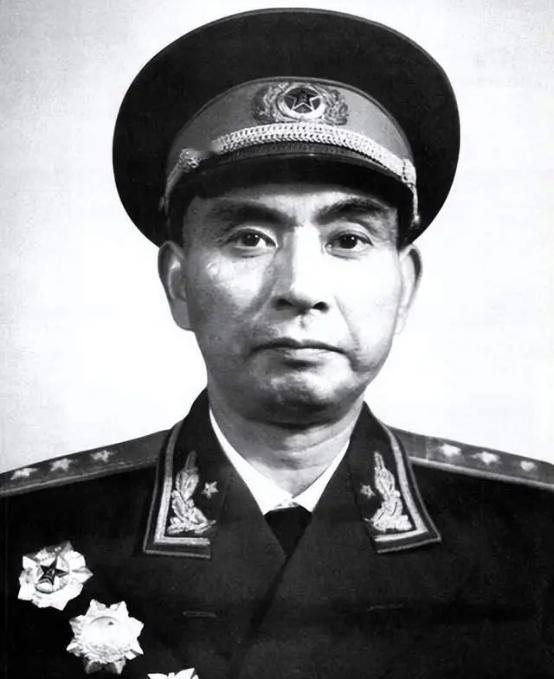 “哥？”1949年，贵州晃县警察局局长，冒险行刺解放军司令员，可是没承想，两人四