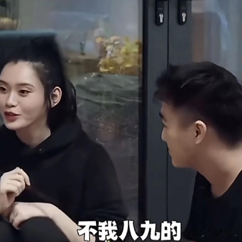 何猷君娶到奚梦瑶，算是捡到宝了。

人长得漂亮不说，还改变了他小矮个的基因，最拿