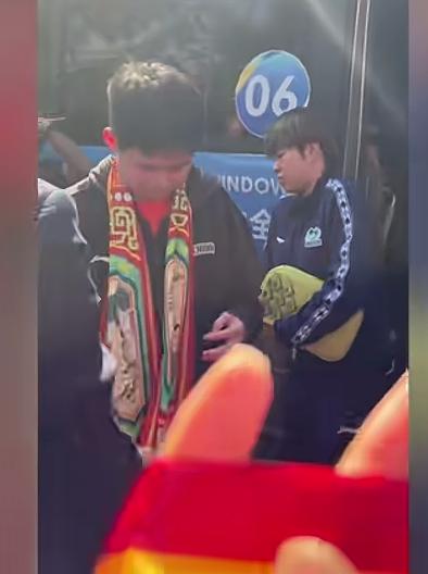 林诗栋在海南的人气太高了，
他是海南第一个入选乒乓球国家队的，
并且曾世界排名第