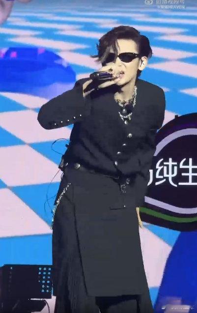 王琳凯人不基础舞台更不基础 谁懂啊！小鬼就是全能音乐人的代表！从创作到制作，每一