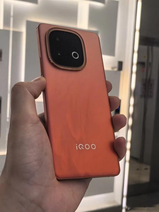 这个配色的Z10 Turbo Pro不知道大家用过没有，我个人还是蛮喜欢的，看着