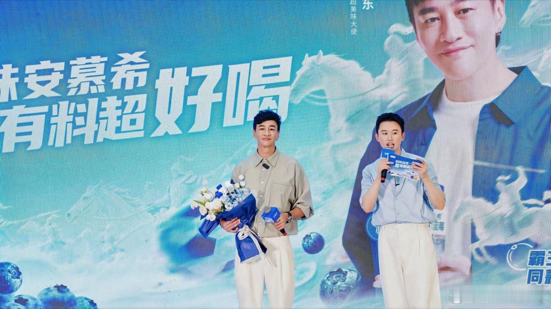 何润东现身连云港 霸王何润东亲临连云港线下活动，大批粉丝齐聚现场热情应援，赛博兵