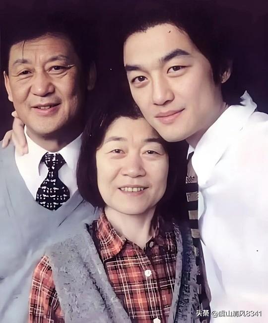 李亚鹏这个“河南+安徽+新疆”的混搭身份，确实是中国人口大流动时代的一个典型样本