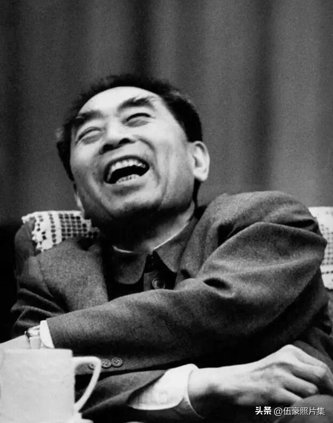 1965年3月16日深夜至次日凌晨，周恩来总理在人民大会堂福建厅接受法国《新观察