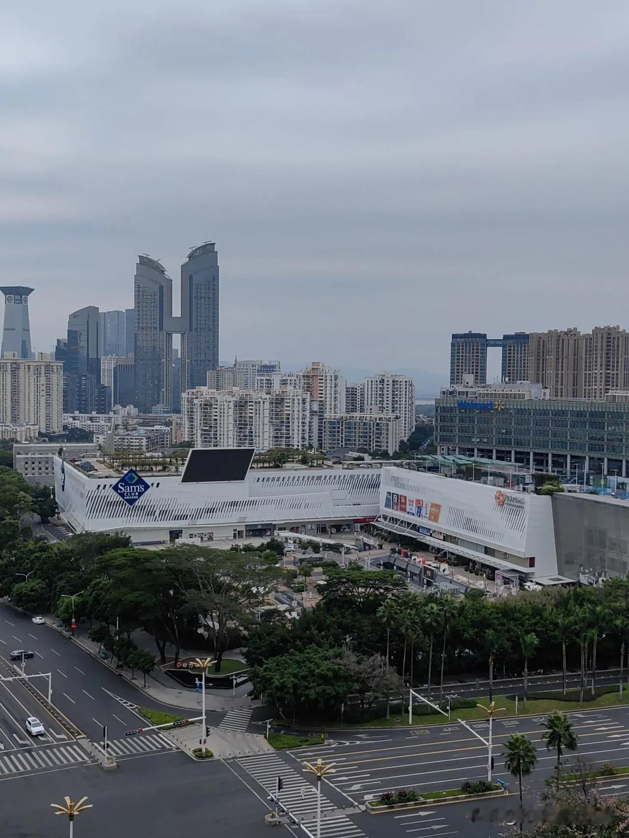 深圳的冬天，天气很有意思。早晨起来，太阳还没升起，正在地平线下准备露头的时候，天