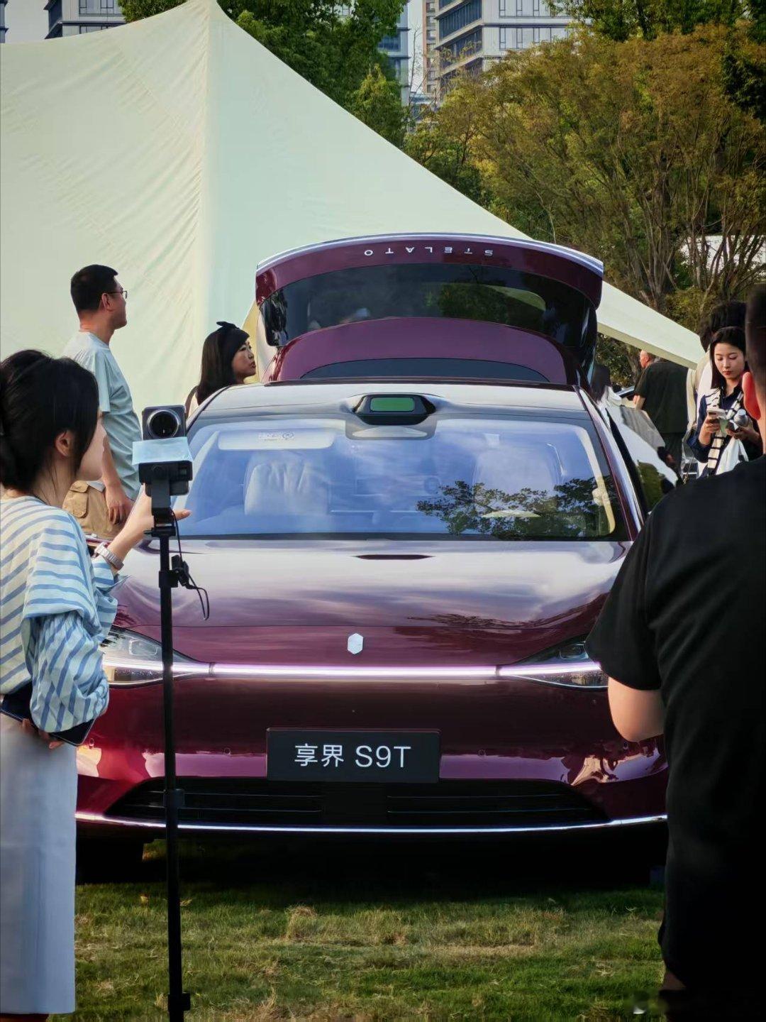 享界S9T实车看着确实颜值担当，真的帅，今晚就要开正式上市发布会了，大家期待吗？