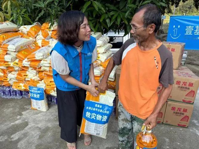 广西下达2.37亿元冬春临时生活困难救助资金的消息是真的，这笔钱就是用来帮202