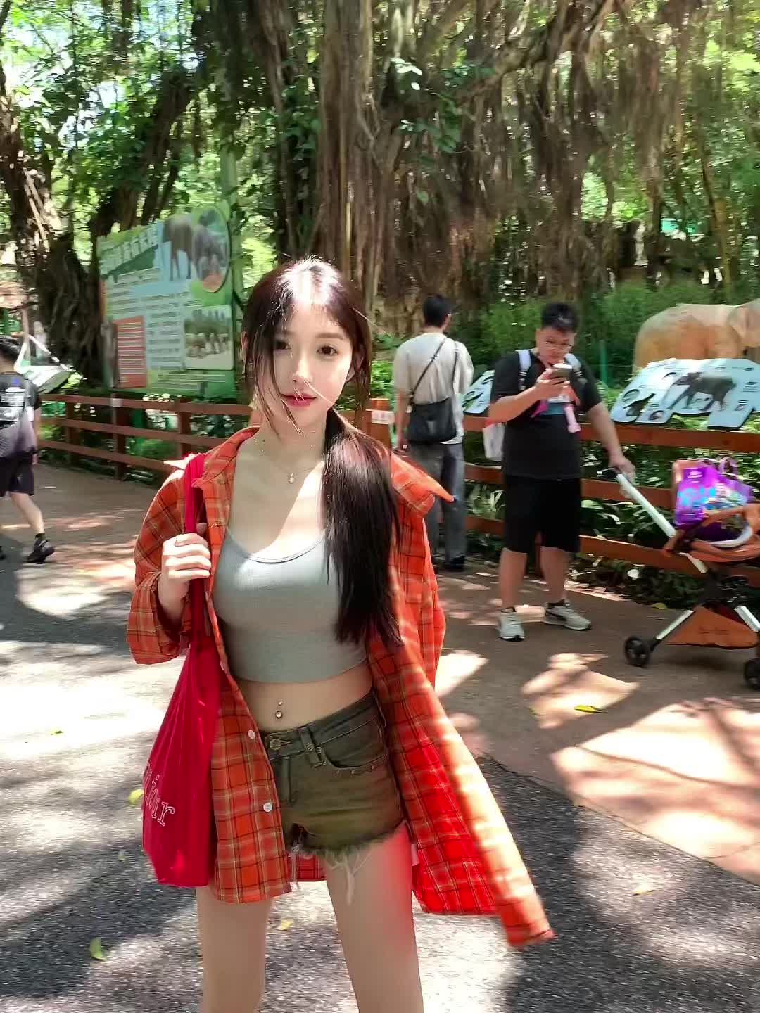 瞳孔和心跳的距离 在与你对视时清零