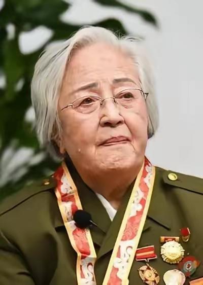 郭瑞铮，女，1932年出生，1951年7月，19岁的郭瑞铮在中国人民解放军第一军