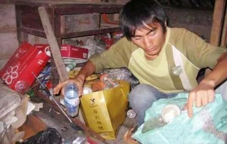 在中国，不少出身贫寒、命运坎坷的少年，依靠读书突破困境、实现人生蜕变，其中三则经
