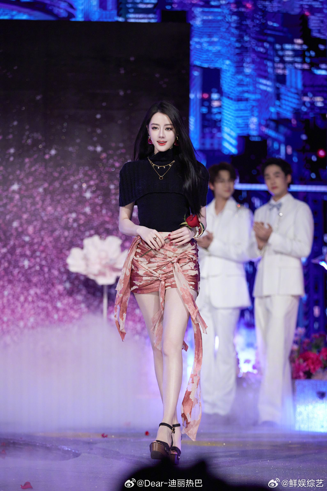 张俪告白迪丽热巴先嗑到张俪迪丽热巴了你好星期六热巴快哭的样子太让人心软，还好有俪