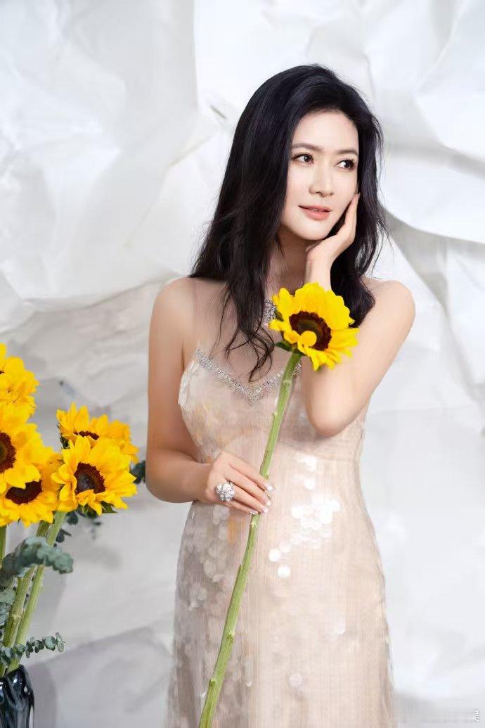 田海蓉是向日葵仙女吧田海蓉笑容好治愈 的美貌是“跨年龄层杀伤性武器”！妈妈辈夸她