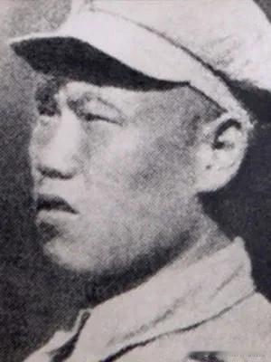 1951年，他往阵地送弹药，刚到就傻眼！干部全牺牲，只剩15个新兵乱作一团。他当