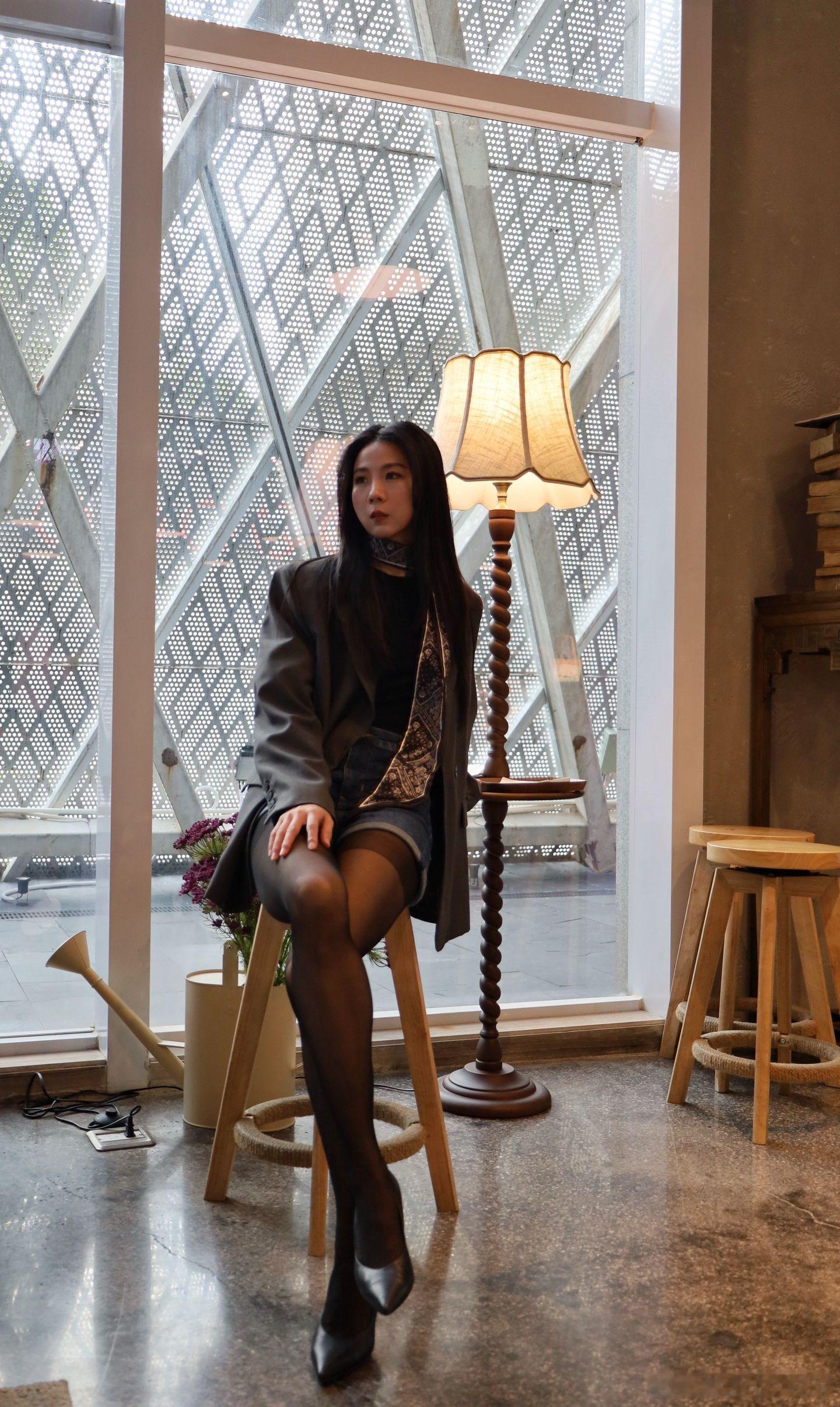 轻熟女神范儿 中年女性的艺术气息美女绘梦长廊