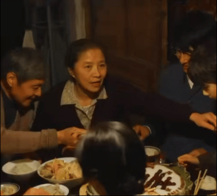 #闫妮新剧婆婆不让上桌吃饭#闫妮老师什么时候走窝囊人设了，快给我怼回去！！[抓狂