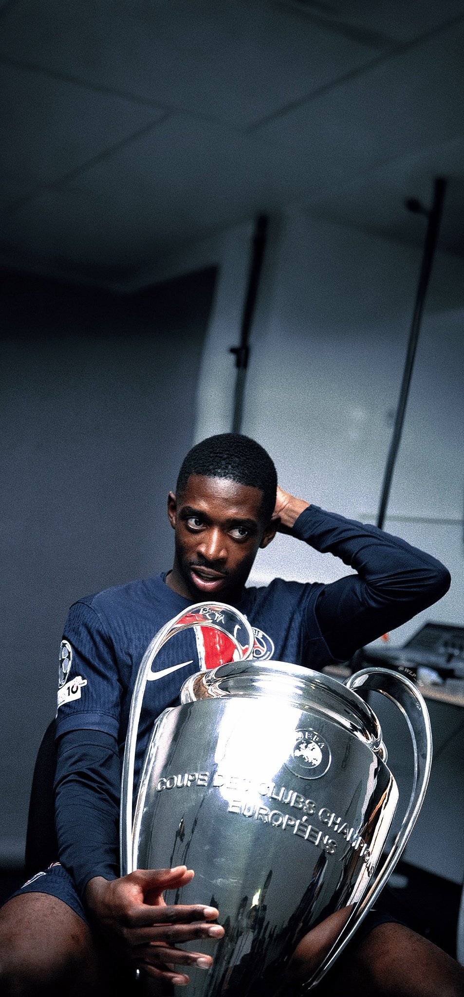 法国球迷俱乐部  太重了 但是就是喜欢抱着巴黎圣日耳曼